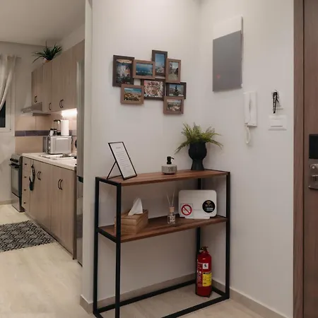 Vivian's Deluxe Apartment-near Centre-easy Parking 아파트 파트라