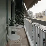 Vivian's Deluxe Apartment-near Centre-easy Parking Patras