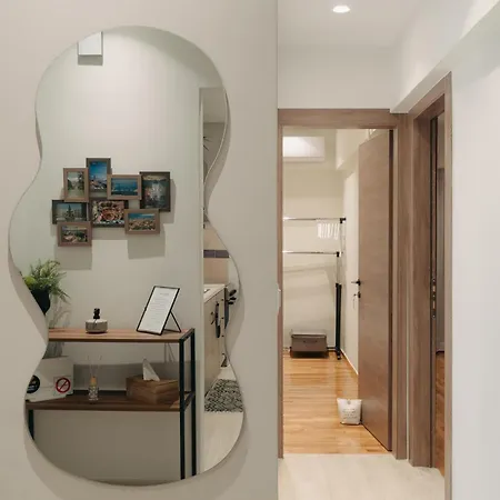 Vivian's Deluxe * Patras