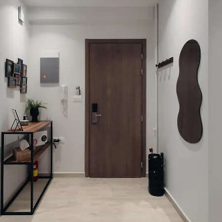 Vivian's Deluxe Apartment-near Centre-easy Parking Apartman Pátra