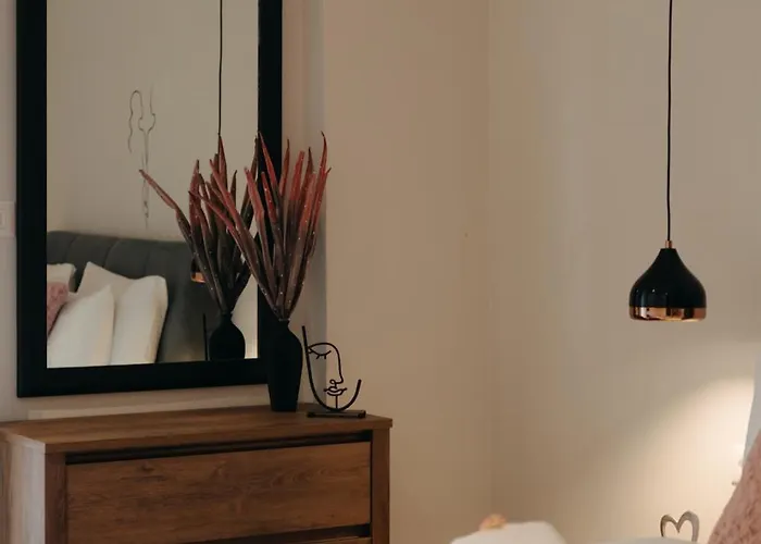 Vivian's Deluxe * Patras