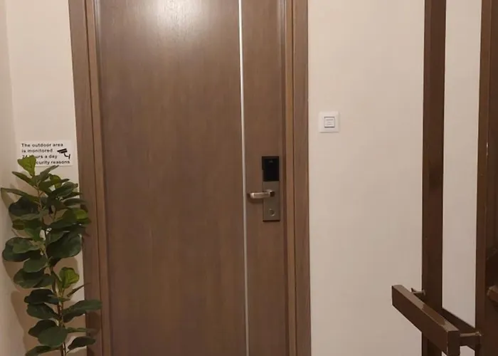 Vivian's Deluxe Apartment-near Centre-easy Parking 아파트